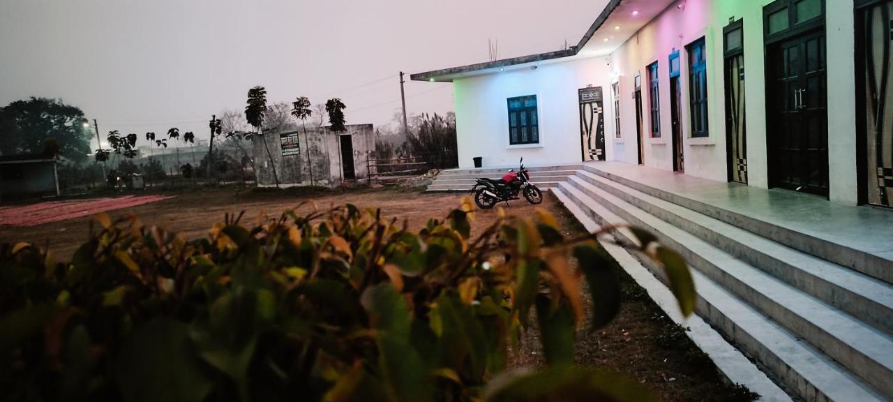 Kamla Guest House Kushinagar ภายนอก รูปภาพ